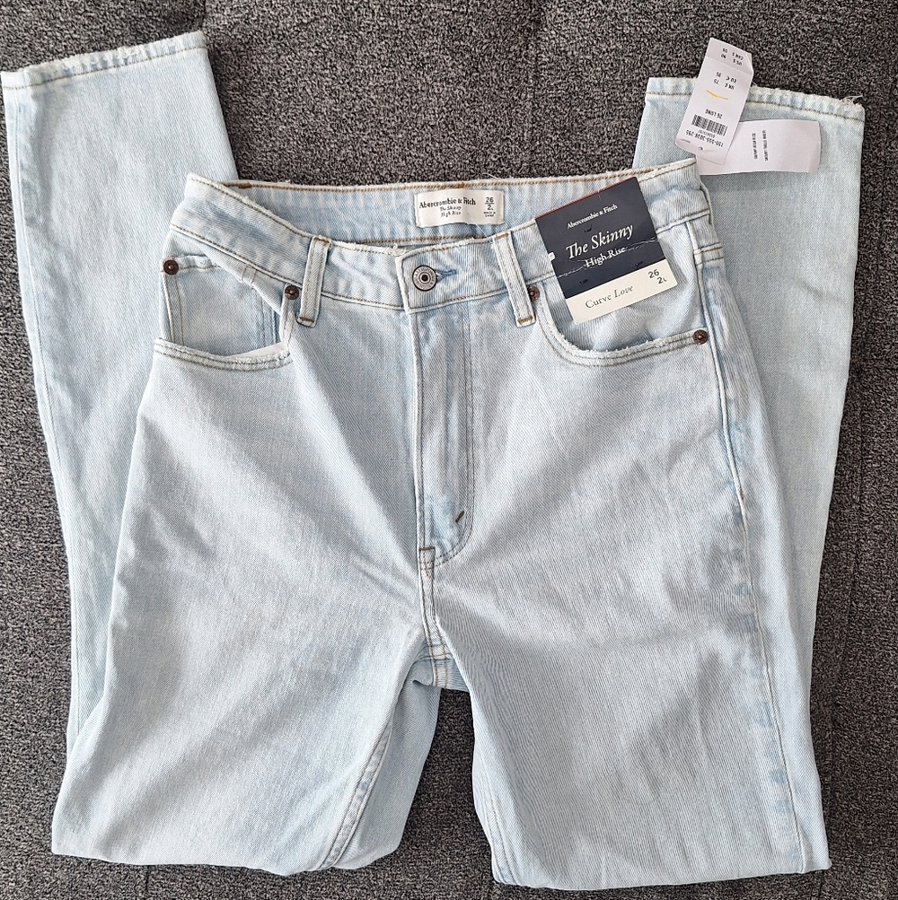 New 26 Long  Abercrombie Curve Love Skinny High Rise Light Wash jeans